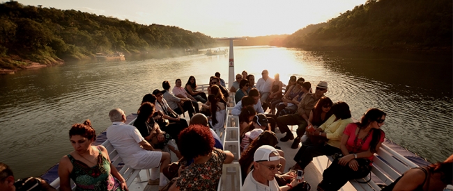 Paseo en Catamarán - Iguazú / - Iemanja